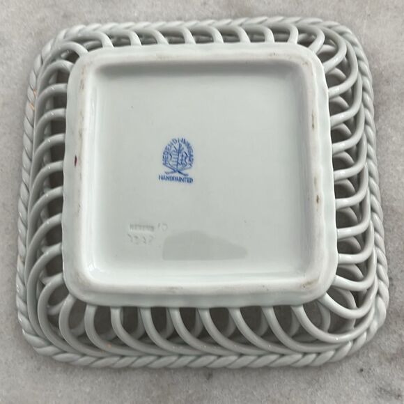 Herend Rare Square Basket Weave Dish Raspberry Chinese Bouquet 5.25 inches - Picture 4 of 6